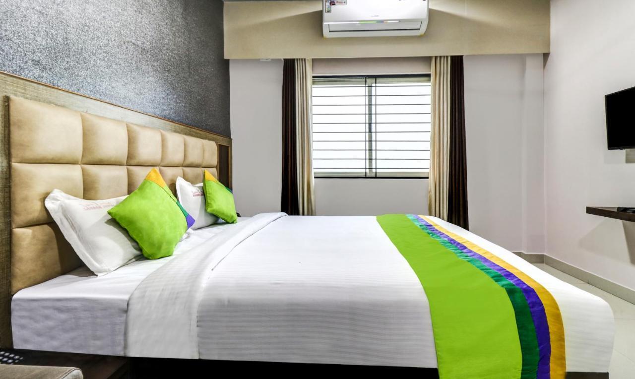 Treebo Sahara Suites 750 M From St Johns Medical College And Hospital Bangalore Eksteriør bilde